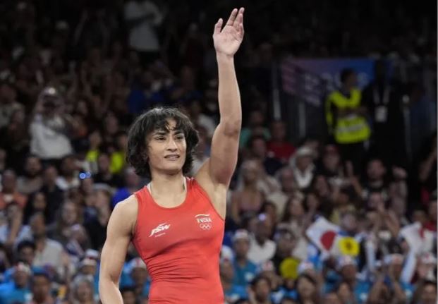 'विनेश फोगाट को फाइनल से पहले अधिक वजन के कारण अयोग्य घोषित किया गया | '